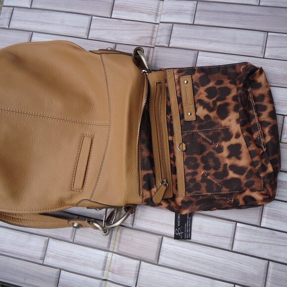 B. Makowsky designer pebble leather crossbody bag/ purse. - Picture 10 of 16